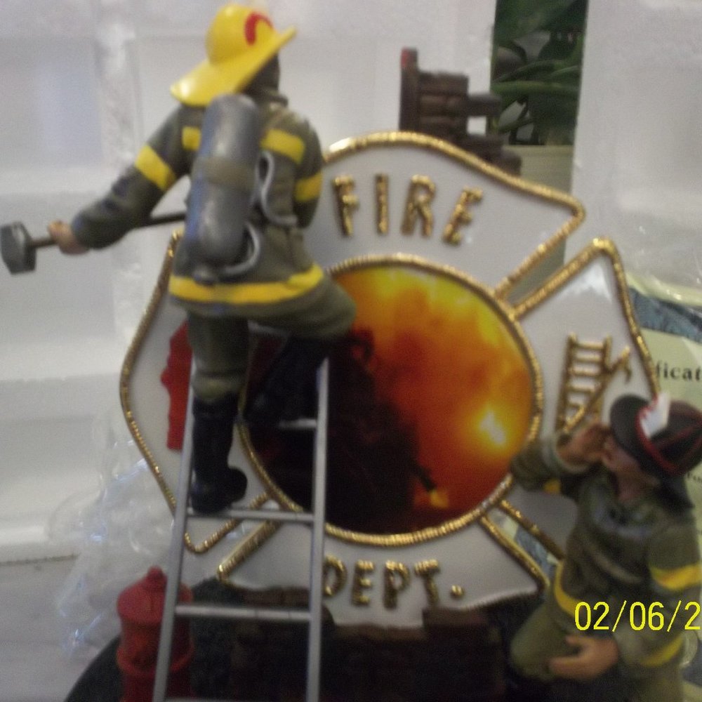 "HEROES AT WORK" 2001 SPECIAL EDITION; FIREFIGHTERS, BRADFORD EXCHANGE